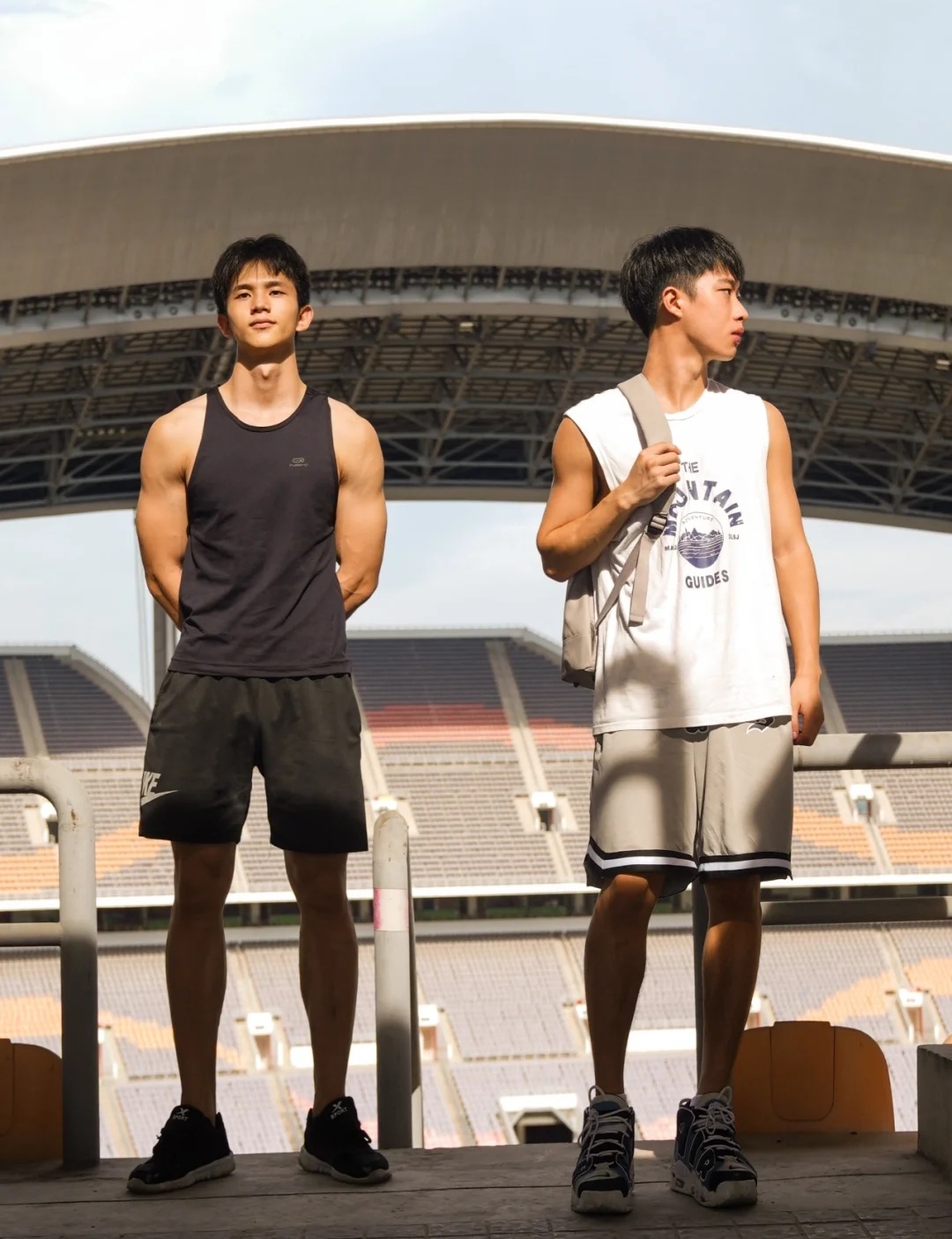 篮球运动体育生,结实的肌肉,阳光般的容颜,和好兄弟同框合影!