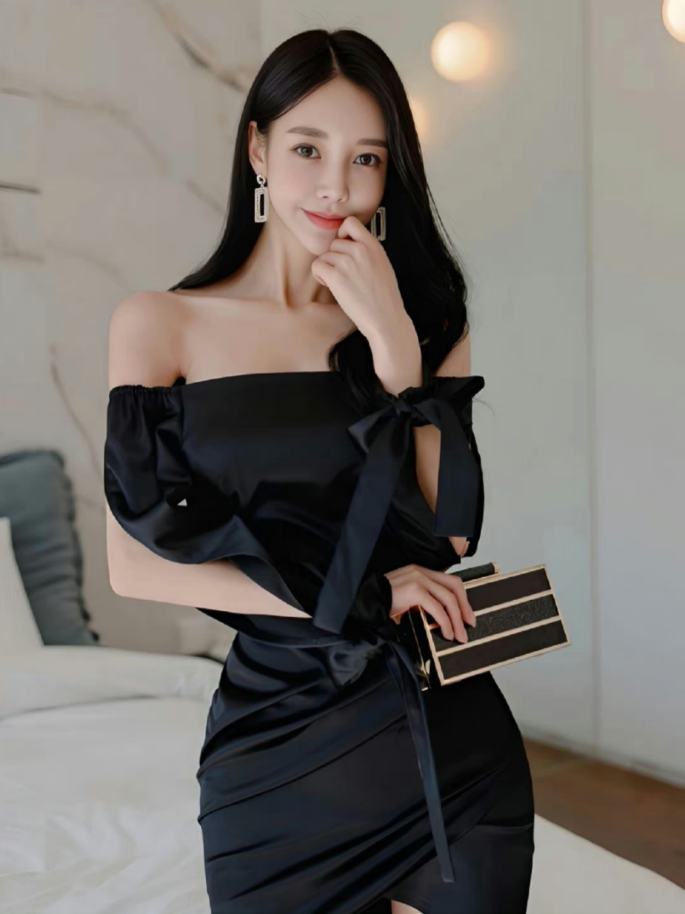 气质女神#孙允珠# 婀娜多姿的身材,纤瘦白嫩的大长腿,性感妩媚,勾魂摄