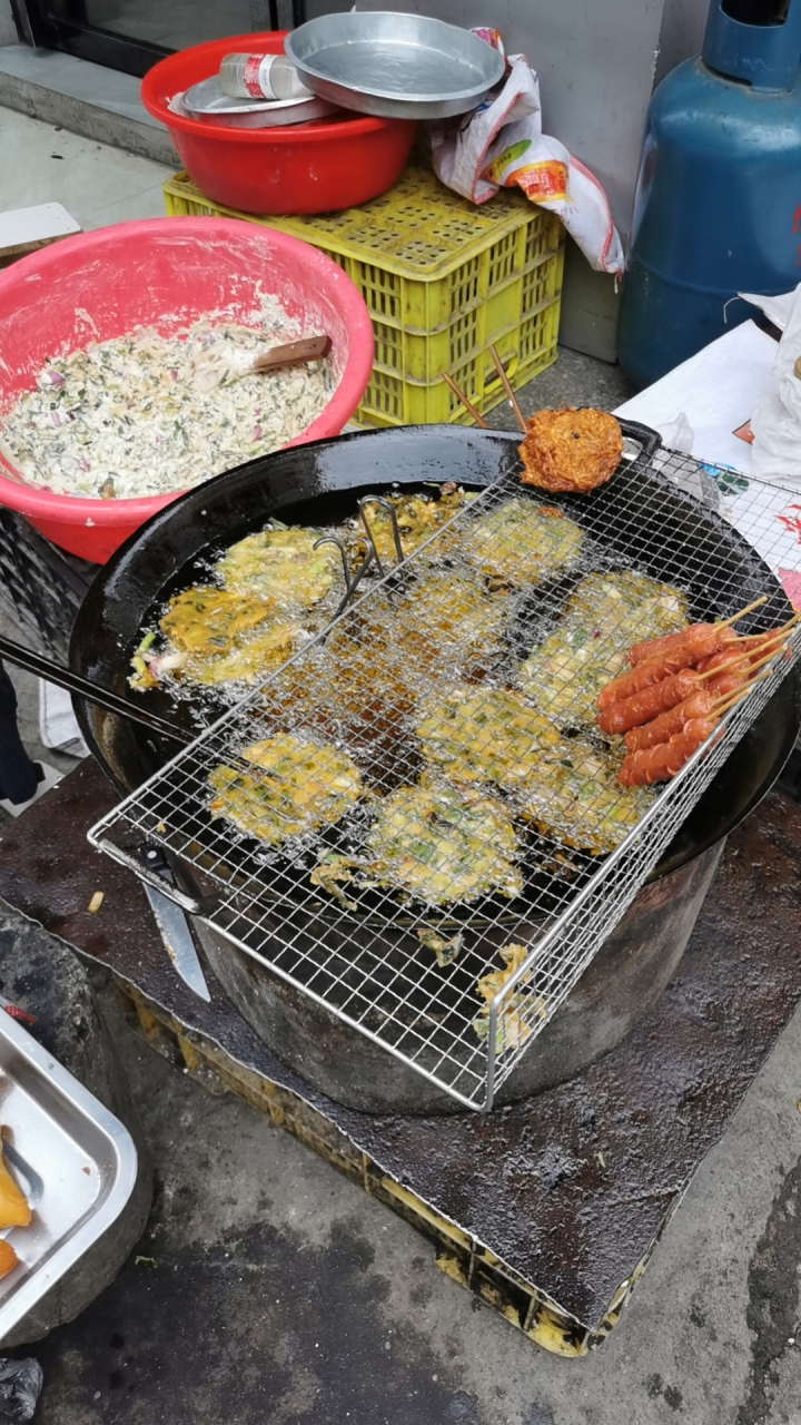 家乡的美食,香喷喷的油炸葱糍.