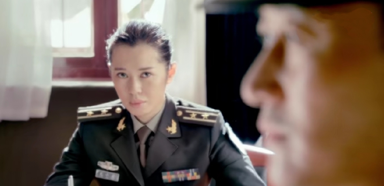 战狼:龙小云25岁已是正团级中校?吴京没把军衔搞明白,闹了乌龙