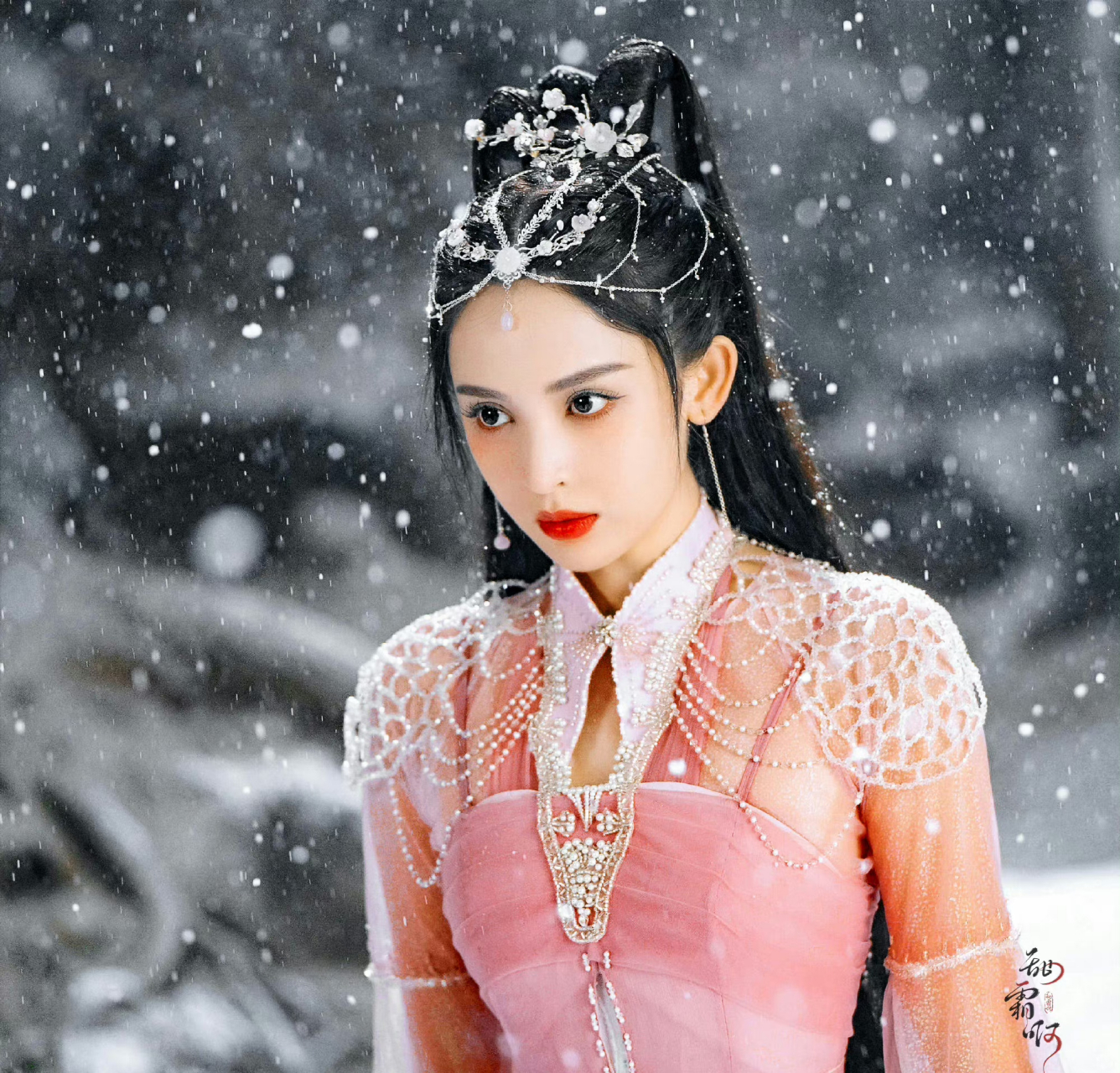 来看看神女,太漂亮噜!  电视剧雪鹰领主| 余靖秋 · 娜扎 67