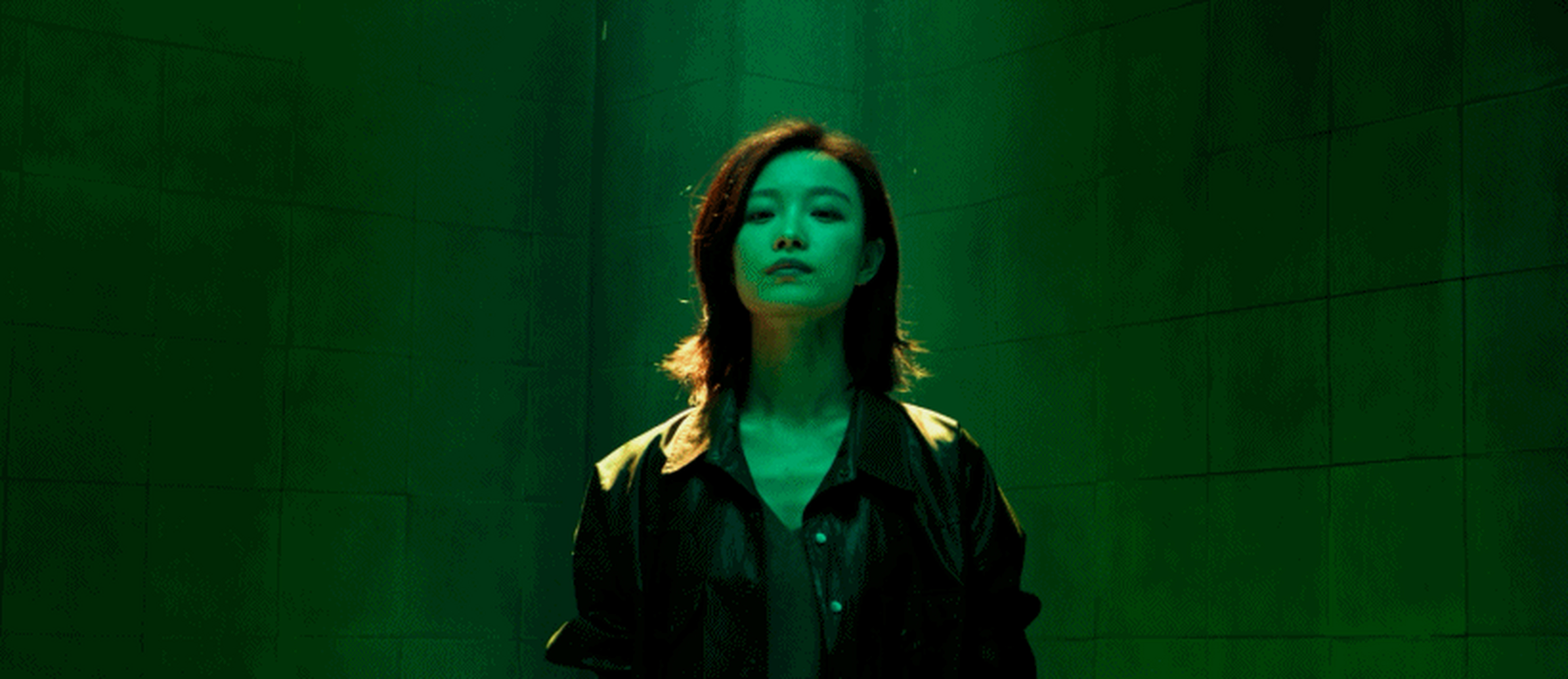 《消失的她》预告中,倪妮演的跨国律师陈麦,短发 干练装扮,又美又飒.