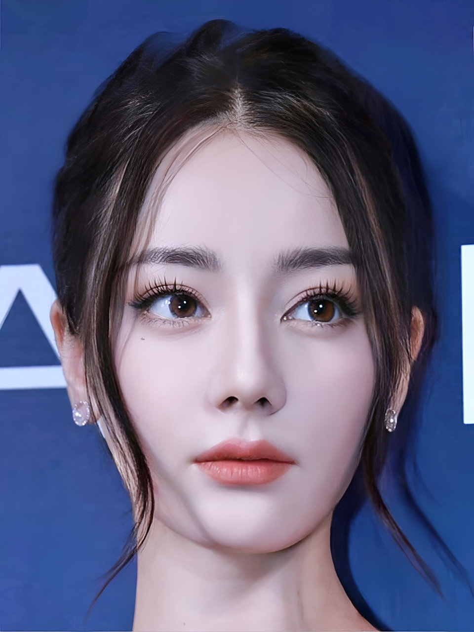 近距离镜头下的热巴,是不是特别真实!#迪丽热巴