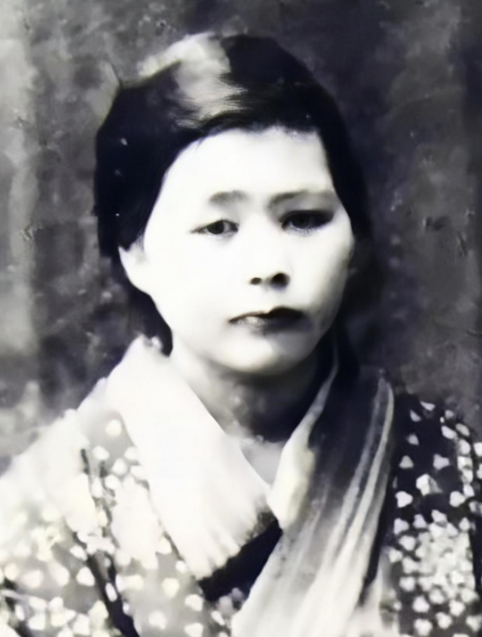 1912年,19岁的郭沫若在父母的安排下,与张琼华喜结良缘,然而,新婚之夜