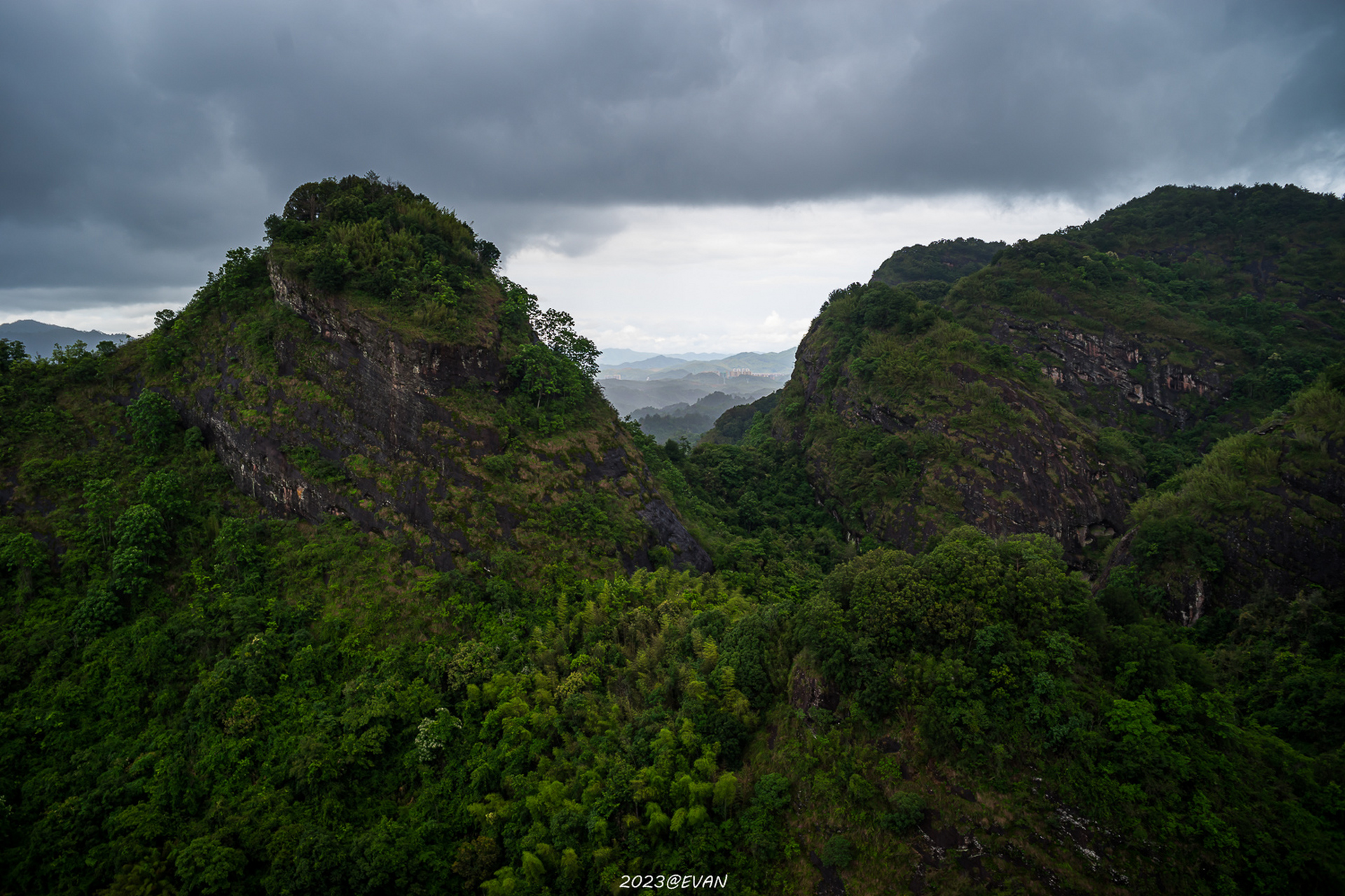 秀丽别致的小城风景,梅州大河背～ 大河背风景区位于梅州平远,以"水上