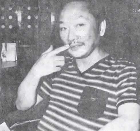 古龙:人生就是骑最快的马,爬最高的山,吃最辣的菜,喝最烈的酒