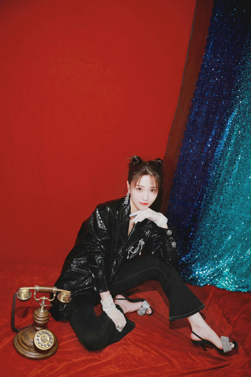 张纯烨  高跟凉鞋美脚