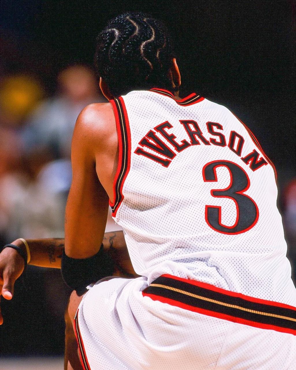 1997年全明星周末,艾弗森第一次顶着地垄沟头亮相.