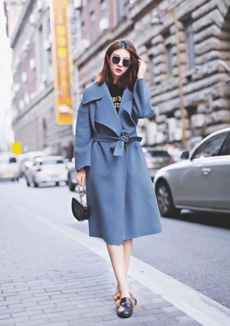 雾蓝色显皮肤白吗?