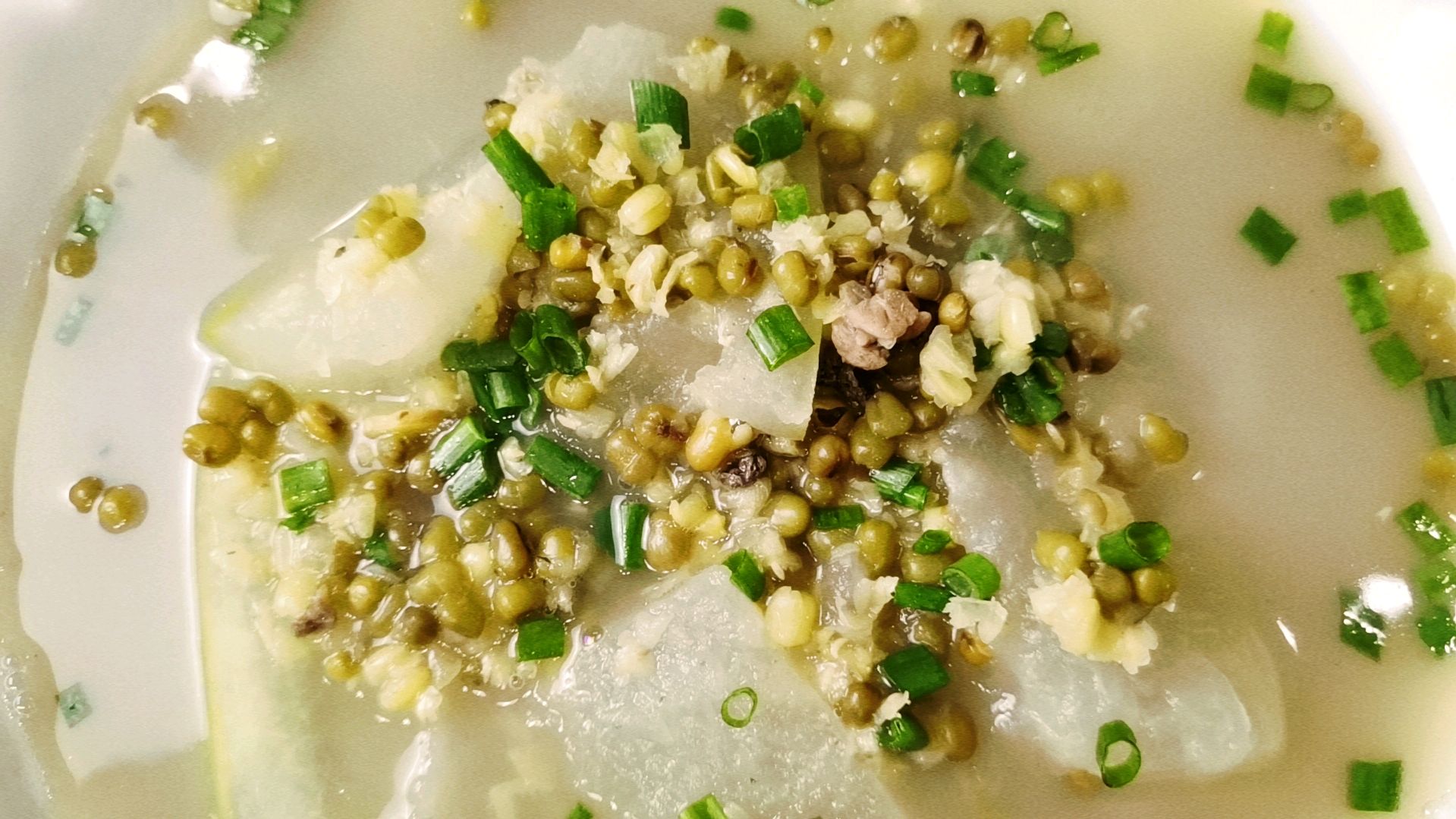 煲绿豆冬瓜汤有诀窍,绿豆软烂,汤浓肉香无腥味,夏天解暑又下饭