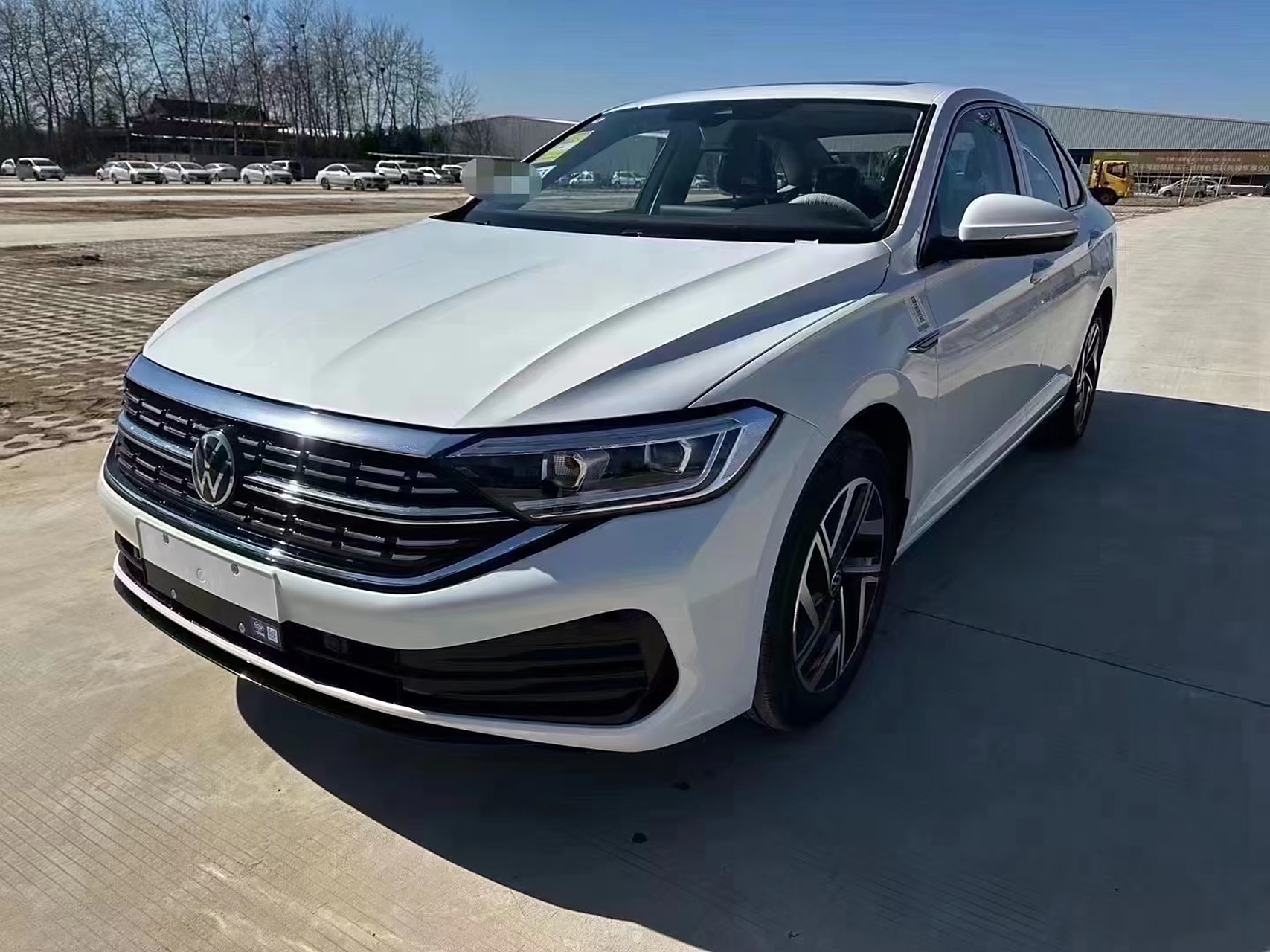 9723款速腾超越版1.5t 指导价158900白色,这个配置认可度比较的高.