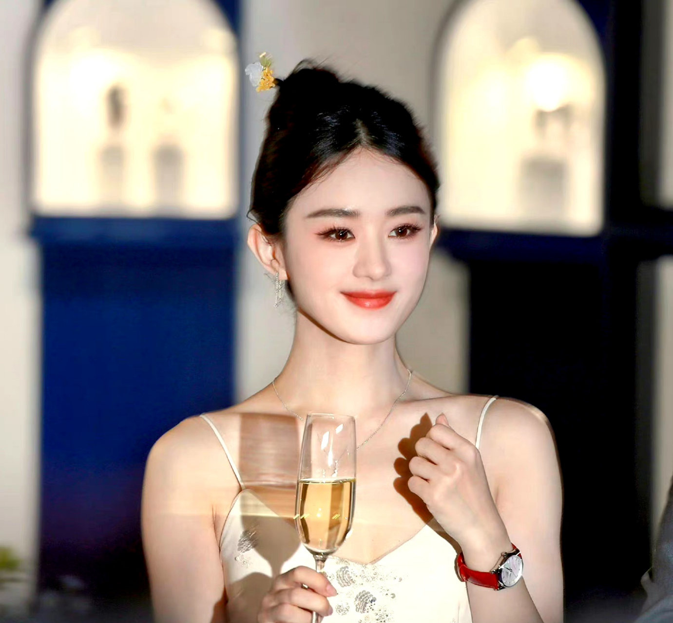 原本不想提 #赵丽颖丸子头簪发# 这个热搜,但一直会刷到,那么就来说两