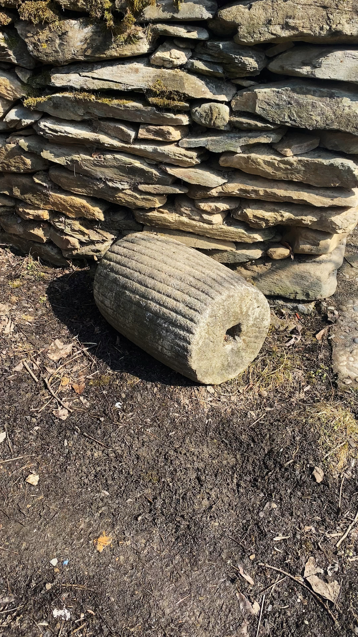 石碾子无疑是古老的,也绝对是厚重的,它是农耕文化