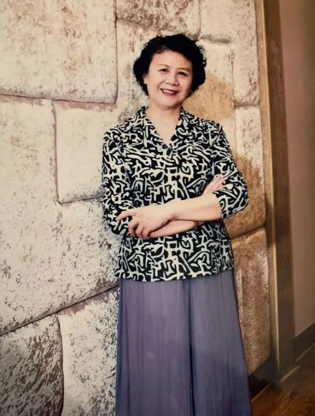 演《白毛女》红极一时的石钟琴,在丈夫离世后她过得怎样了?