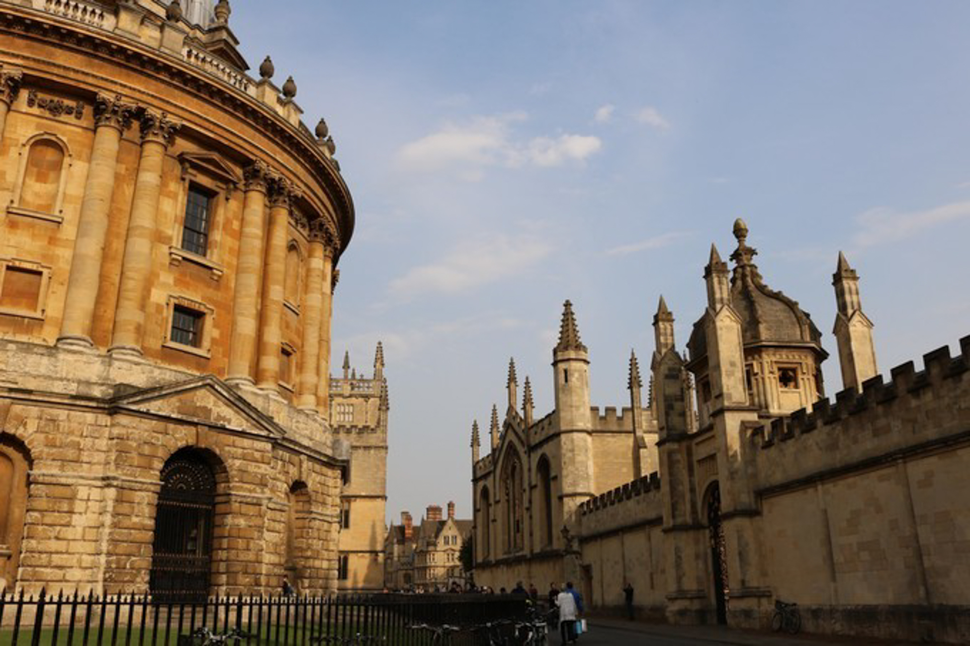 英国牛津大学博士后学费是多少?