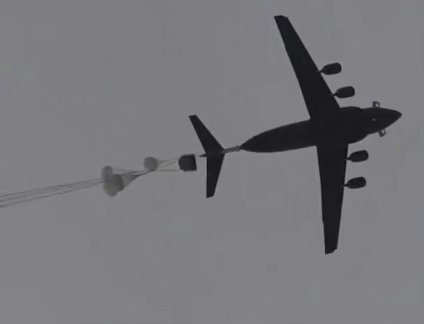 这款大涵道比涡扇发动机比涡扇18更粗更强,意味着更大的载重和省油,配