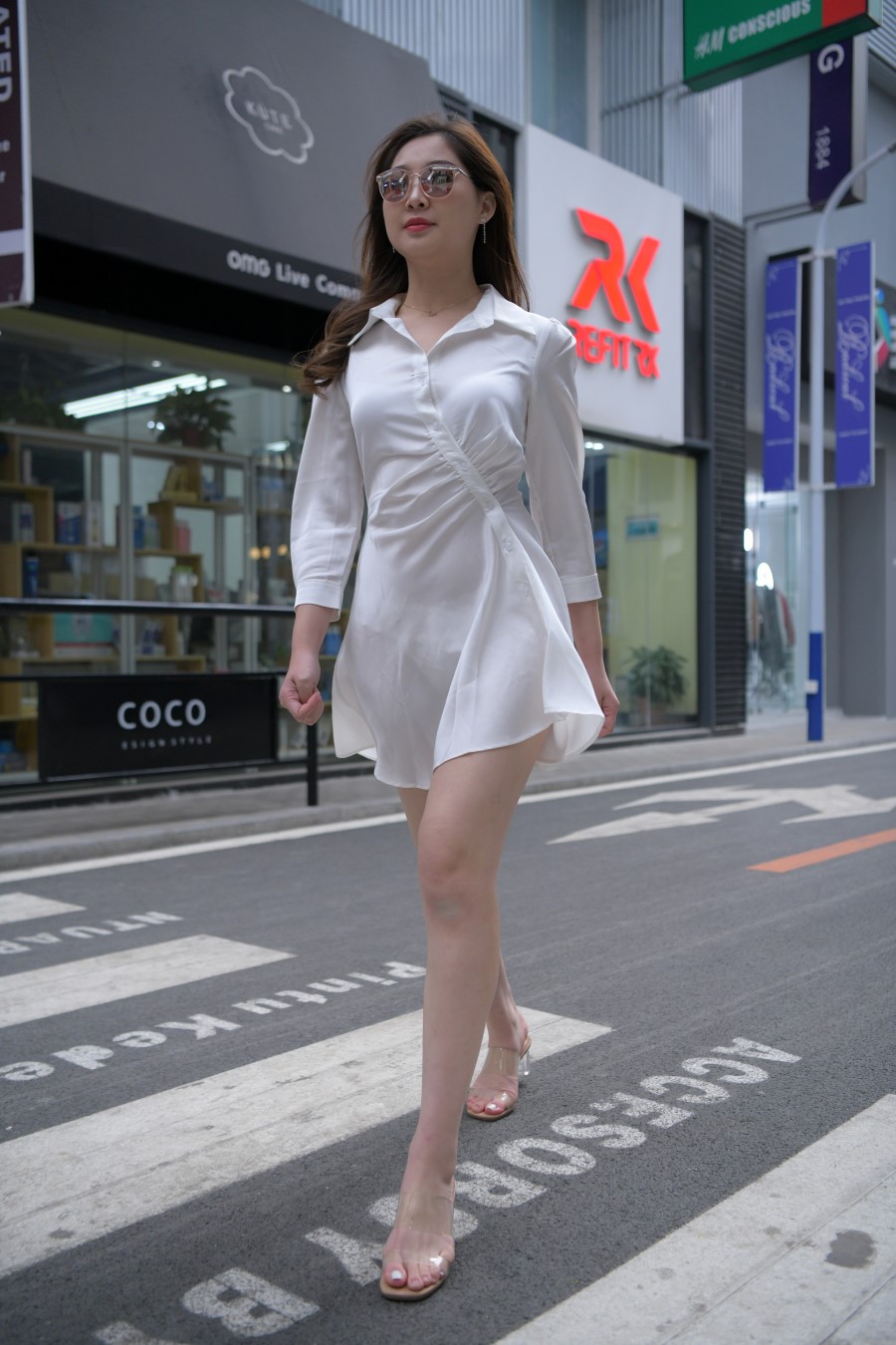 精选街拍 No.430 柏嫩迷人的姓感小解解（七） [70P/107M]