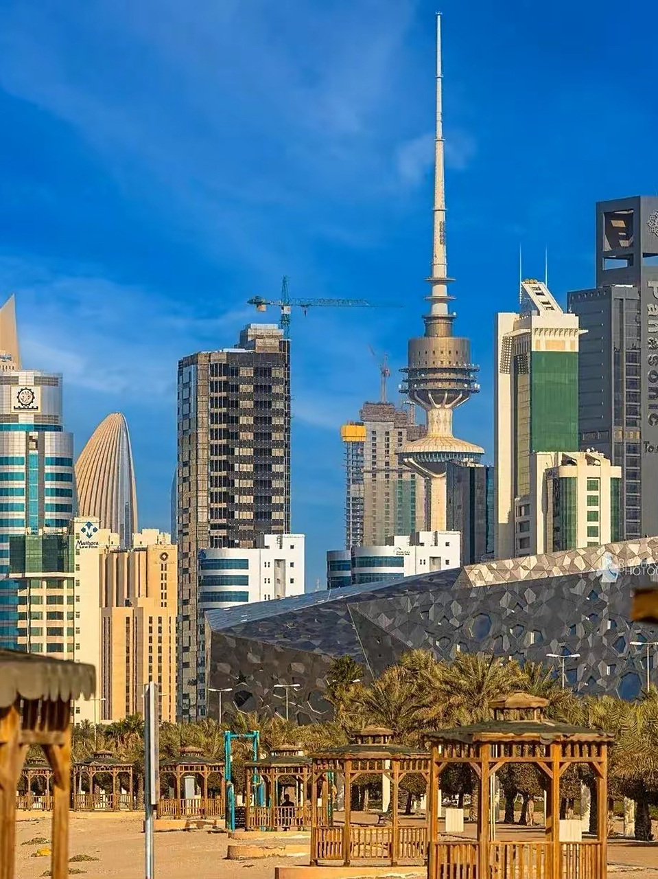 科威特城是石油王国科威特的首都,科威特城和卡塔尔首都多哈一样,都是