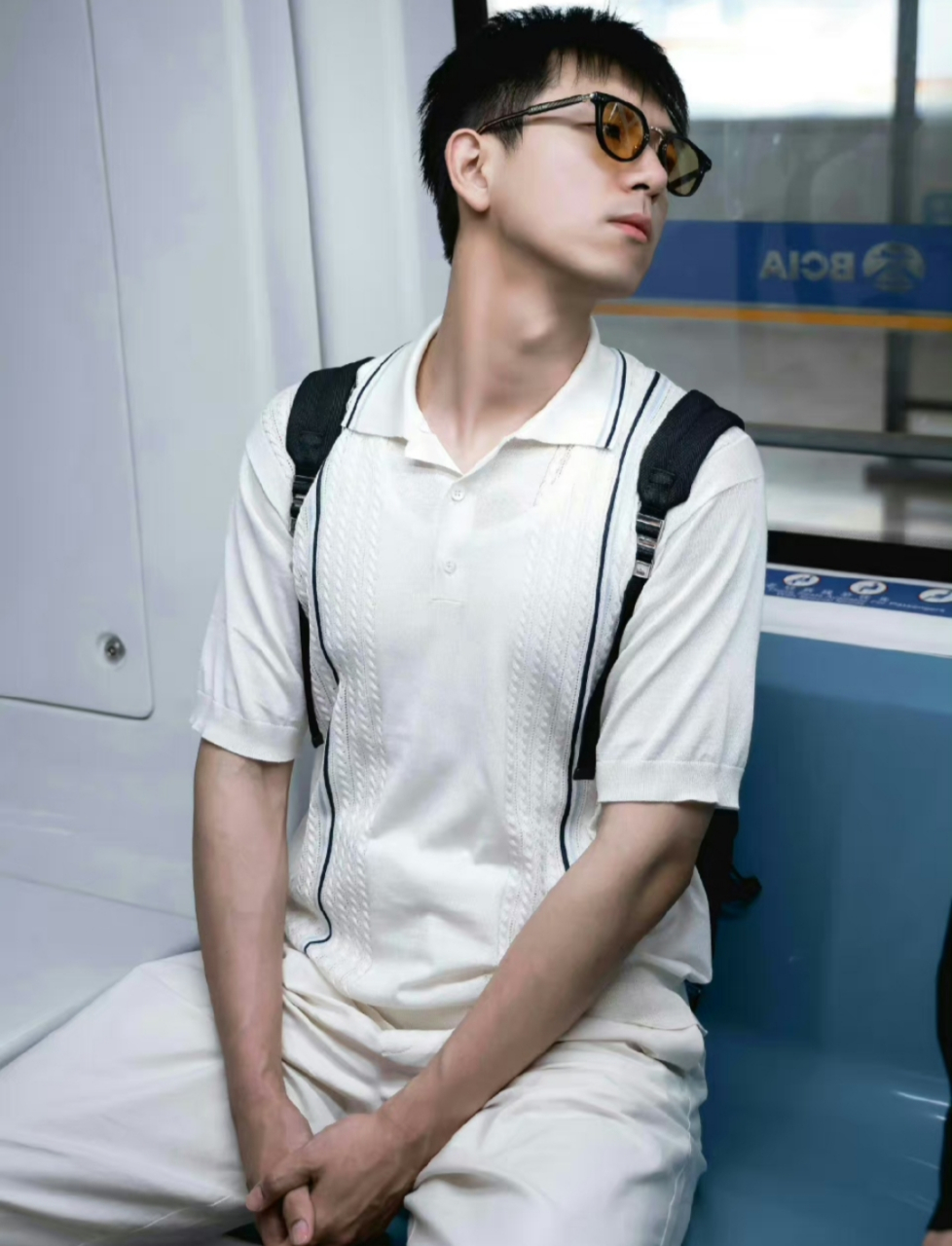 李现机场素颜,清爽又帅气!#李现机场素颜