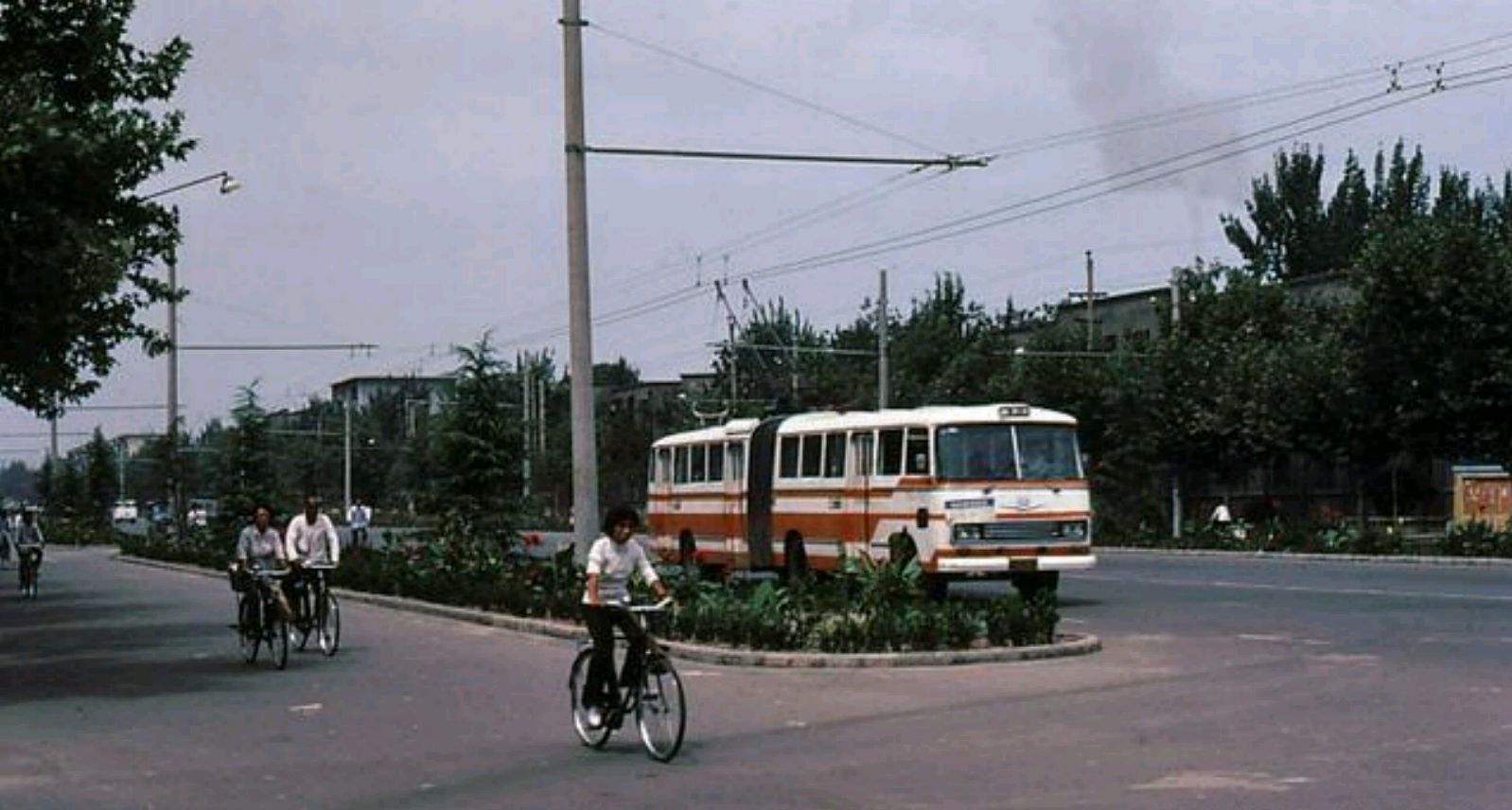 1985年河南郑州老照片,看下那时的城市街道,生活场景,你见过没