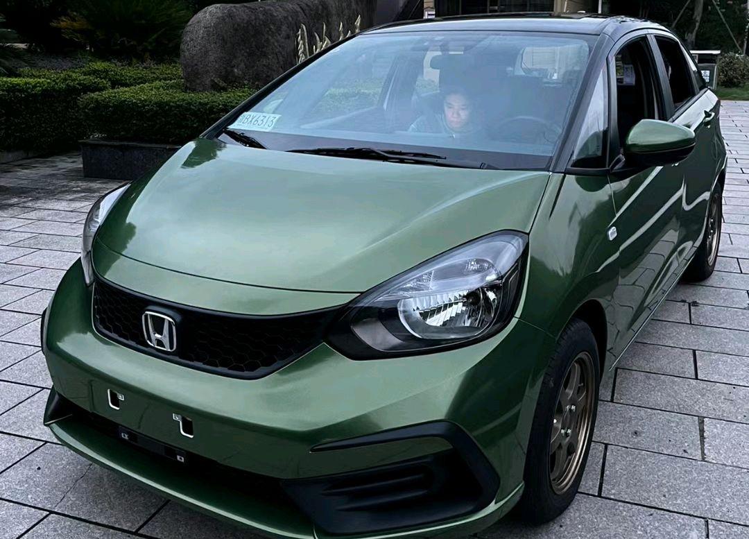这个颜色太帅了!2023本田飞度来了,质感满满,落地12万,贵吗?