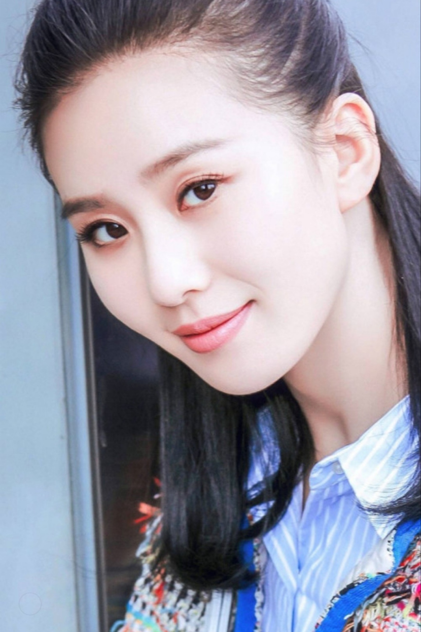 也是我最喜爱的 女明星之一,她的容颜如沉鱼落雁闭月羞花,气质优雅