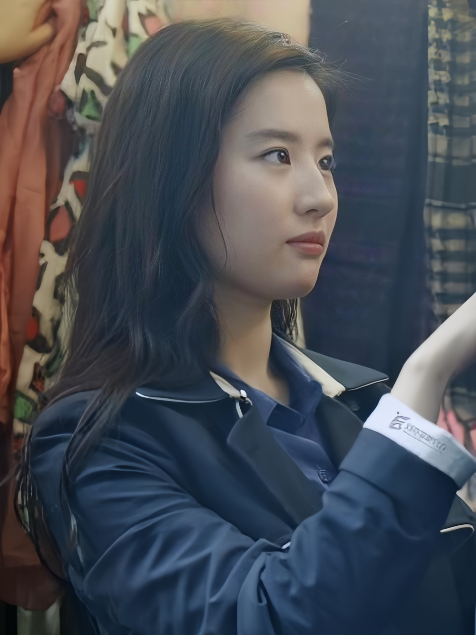 刘亦菲的美丽实在是令人惊叹,特别是她的侧脸,简直是无与伦比的美丽.