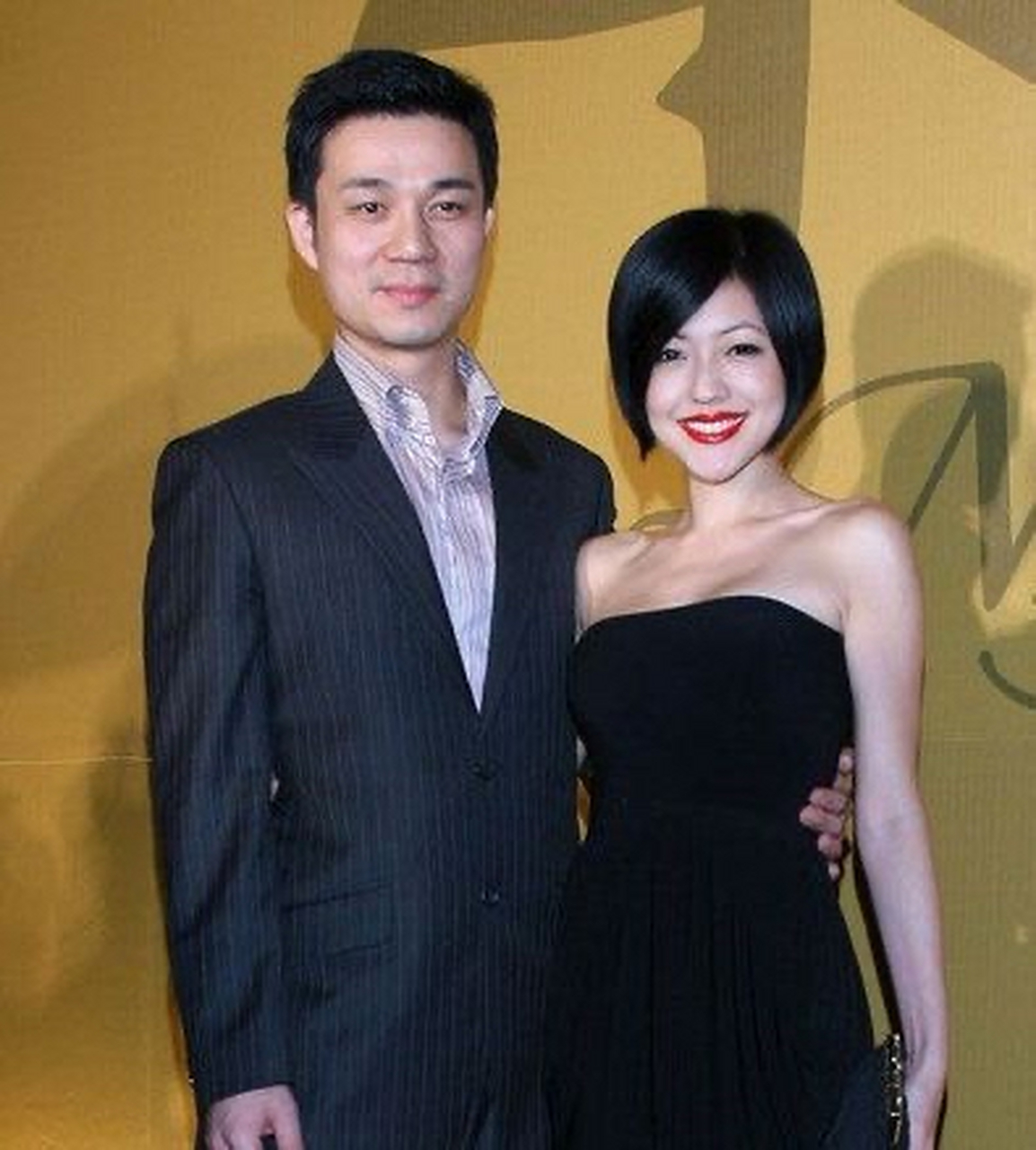 以前一直觉得许雅钧和汪小菲一直是同龄人,从外表上也看不出多少差距
