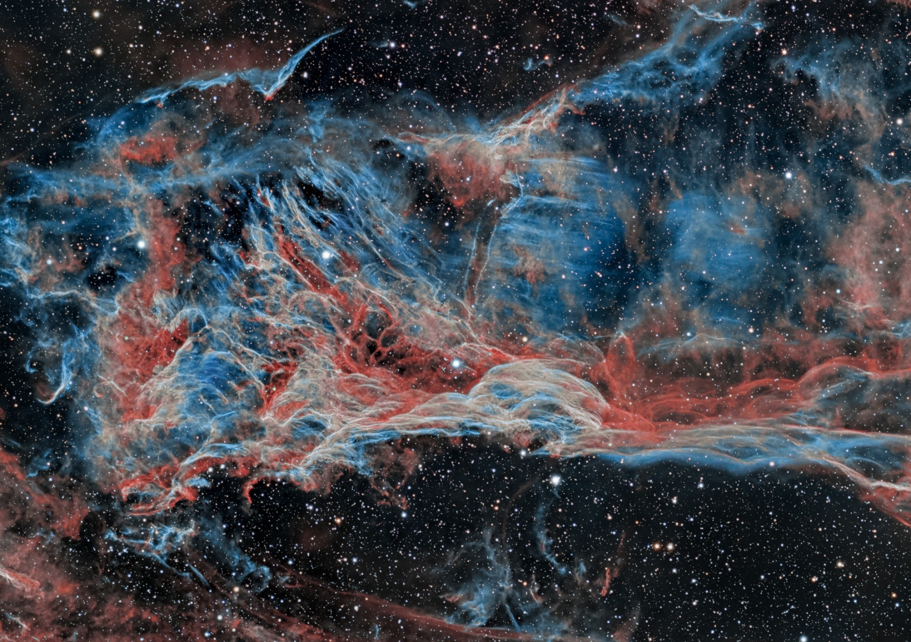 宇宙奇观欣赏:面纱星云是天鹅座中一团高温和电离的气体和尘埃云.