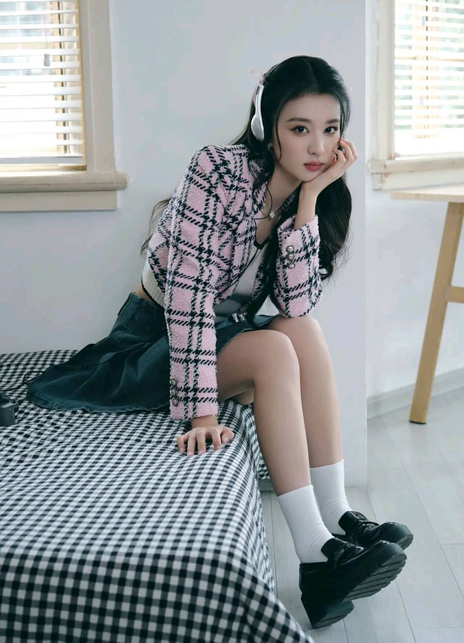 女神王楚然,修长美腿,白皙笔直,太诱人了.#王楚然