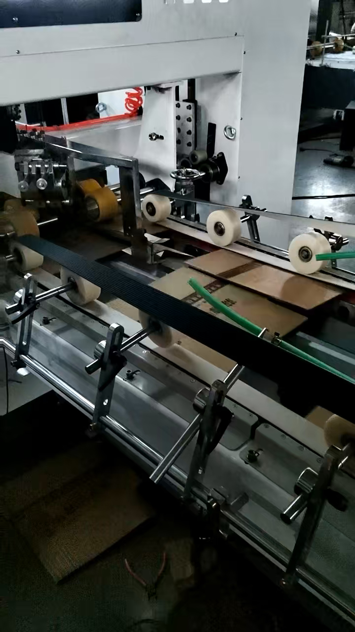 全自动粘钉一体机智能粘箱机全自动粘箱机