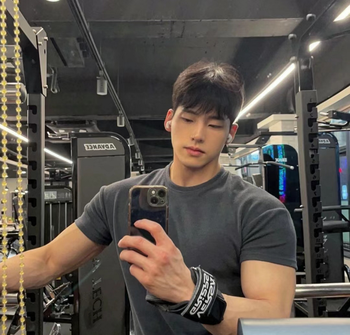 爱健身的精神小伙,壮壮帅帅的样子太可了#帅哥