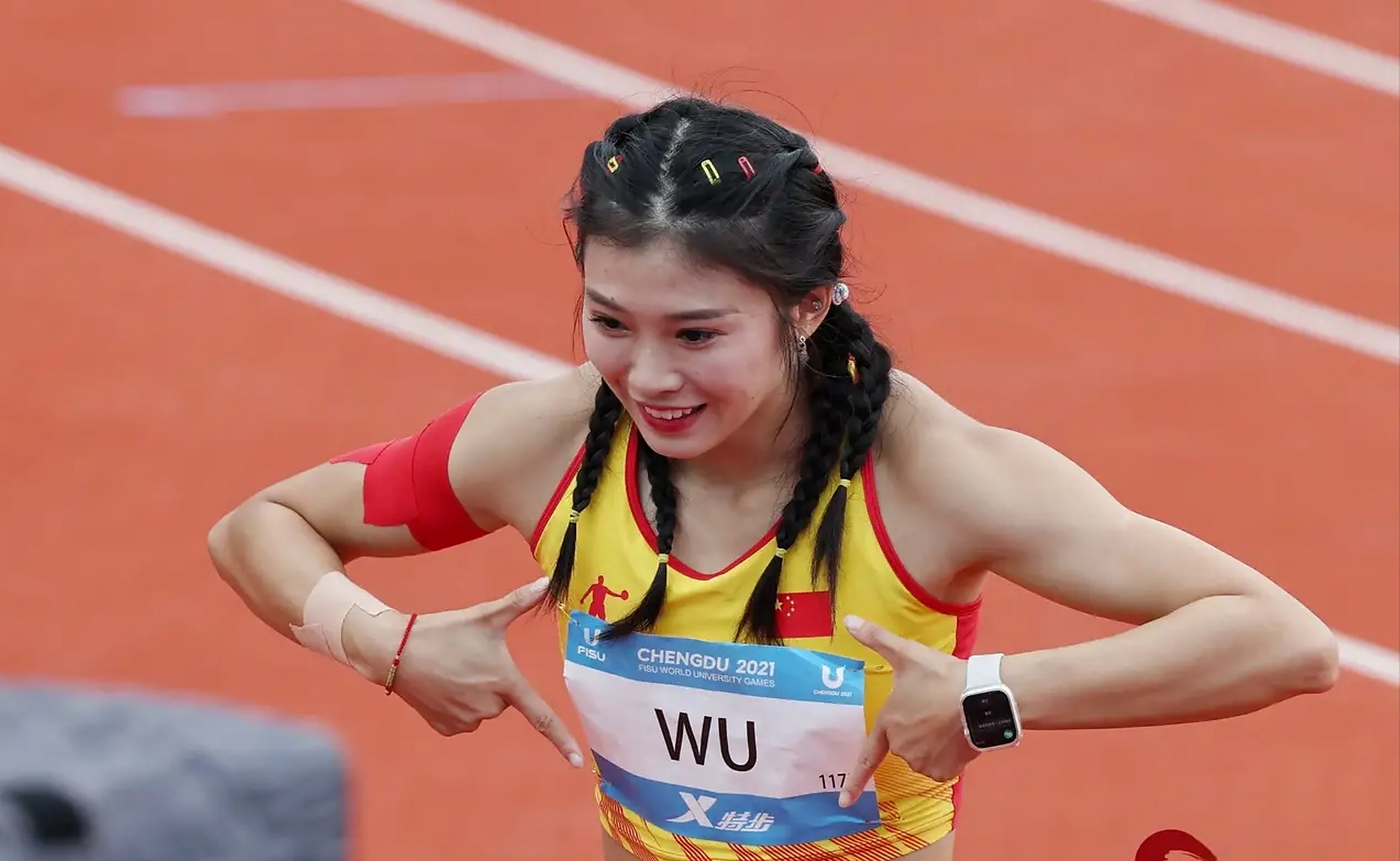 田径女神吴燕妮惨遭翻车,被网友指责,抢跑之后诬陷他人,丢奖又丢人