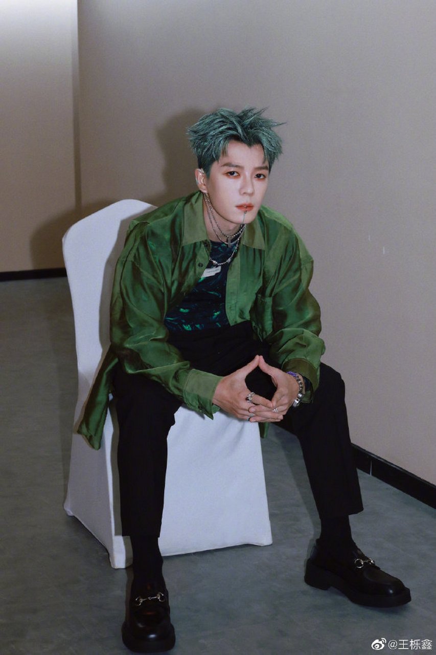 我承认我被王栎鑫帅到了,这个绿色好难驾驭啊 ​​​