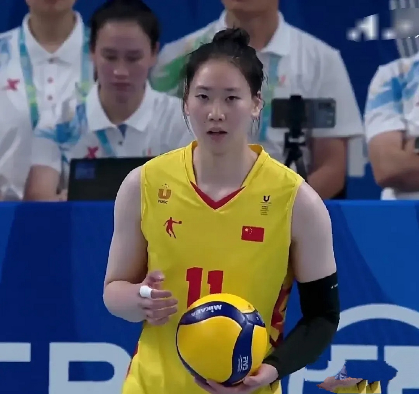 中国女排3:1德国女排,我方队员表现如何?  1.吴梦洁9.5分.