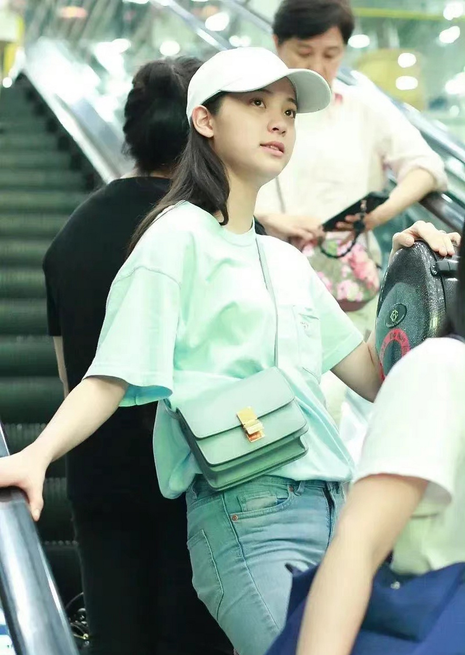 塌鼻梁,肉脸颊,妥妥的替身文学啊! 676767