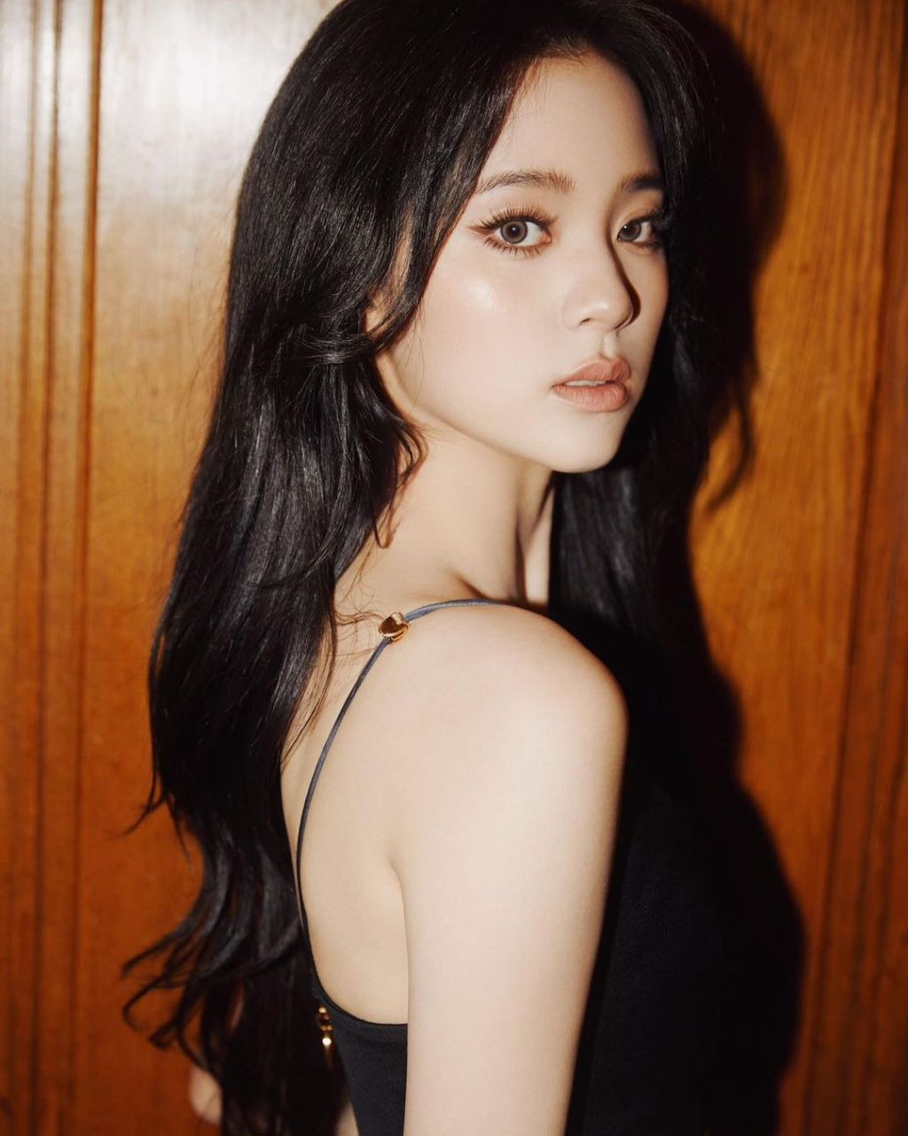 女星欧阳娜娜是人气星二代,凭借着精致五官以及精湛的大提琴技艺,拥有