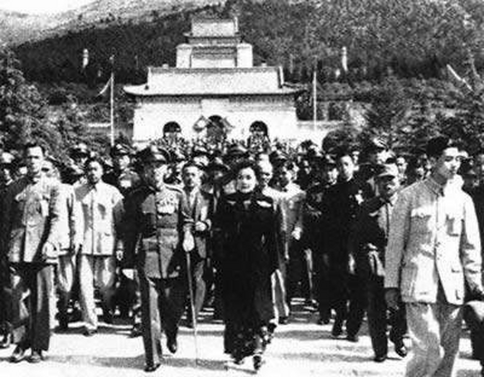 抗战胜利后,1946年5月5日,国民政府由重庆还都南京.