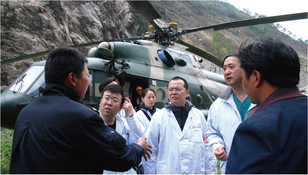 刘中民教授15前年于汶川地震灾难救援缩影