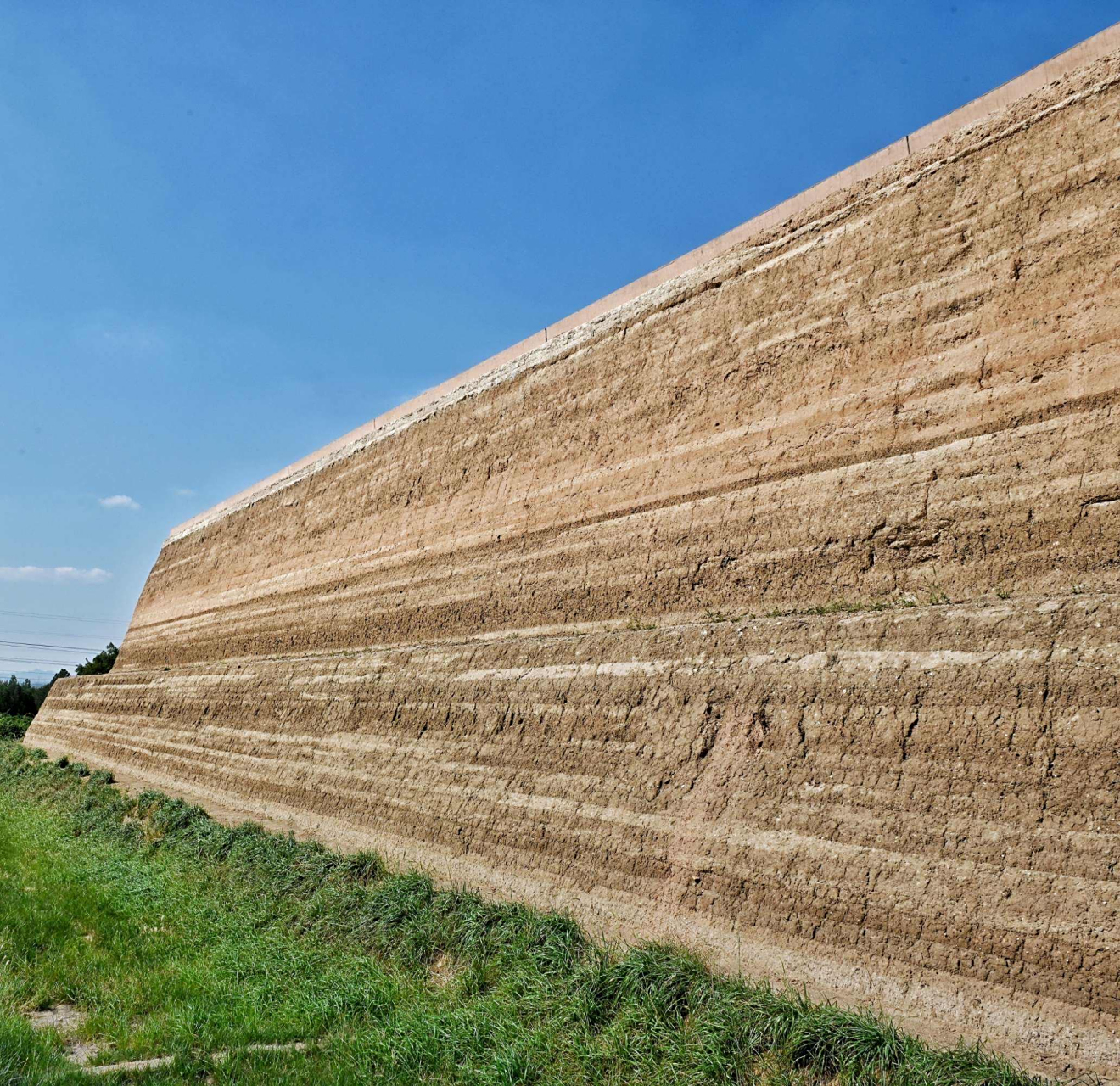黄河以西的明代长城 绝大部分都是夯土墙构筑, 譬如陕西省境内明代