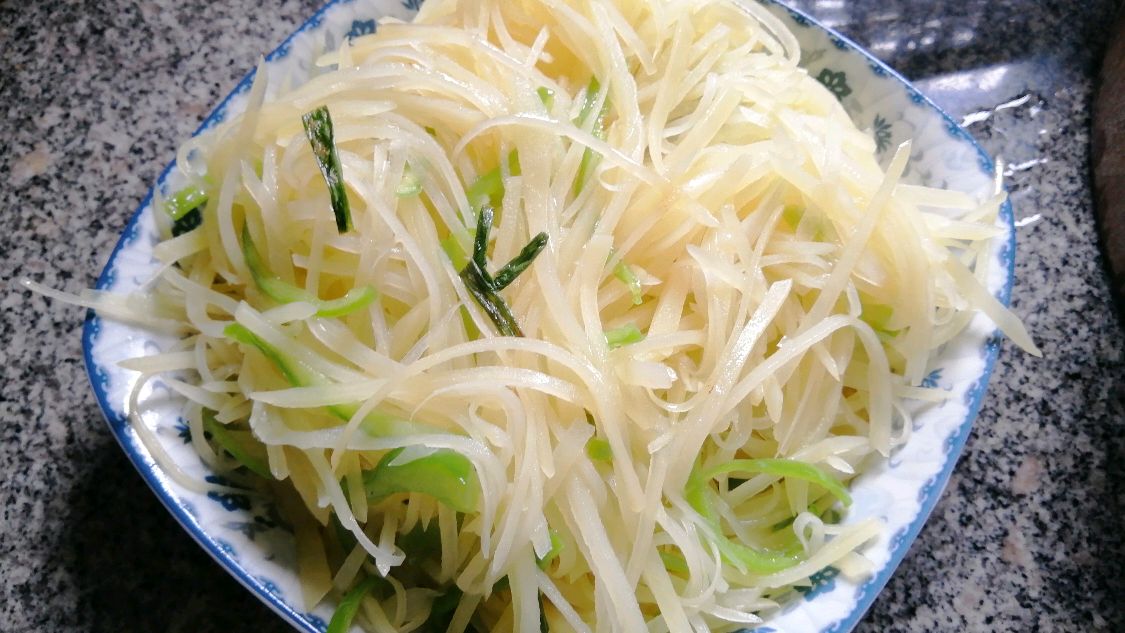 醋溜土豆丝和香菇小白菜,清淡口味,大鱼大肉后必吃的健康家常菜