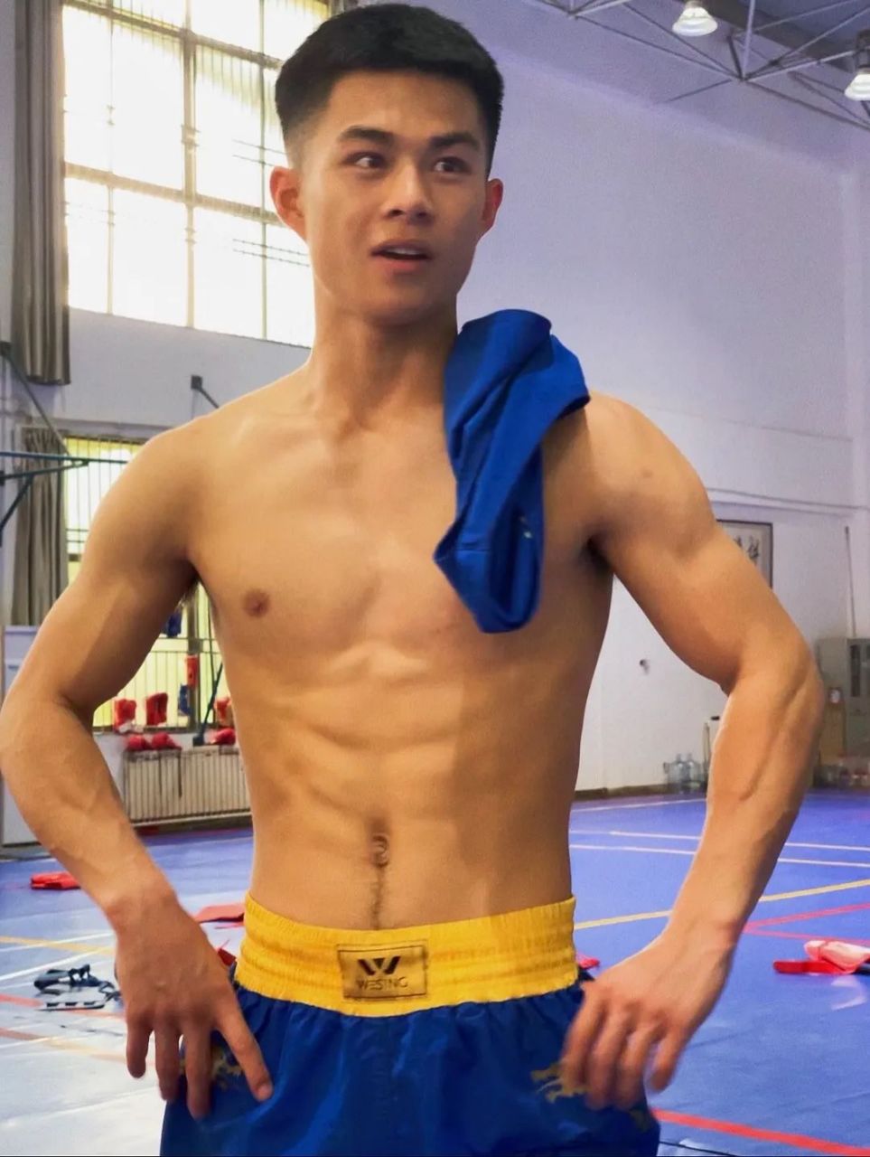 练散打的肌肉小哥,山东男人没让人失望!