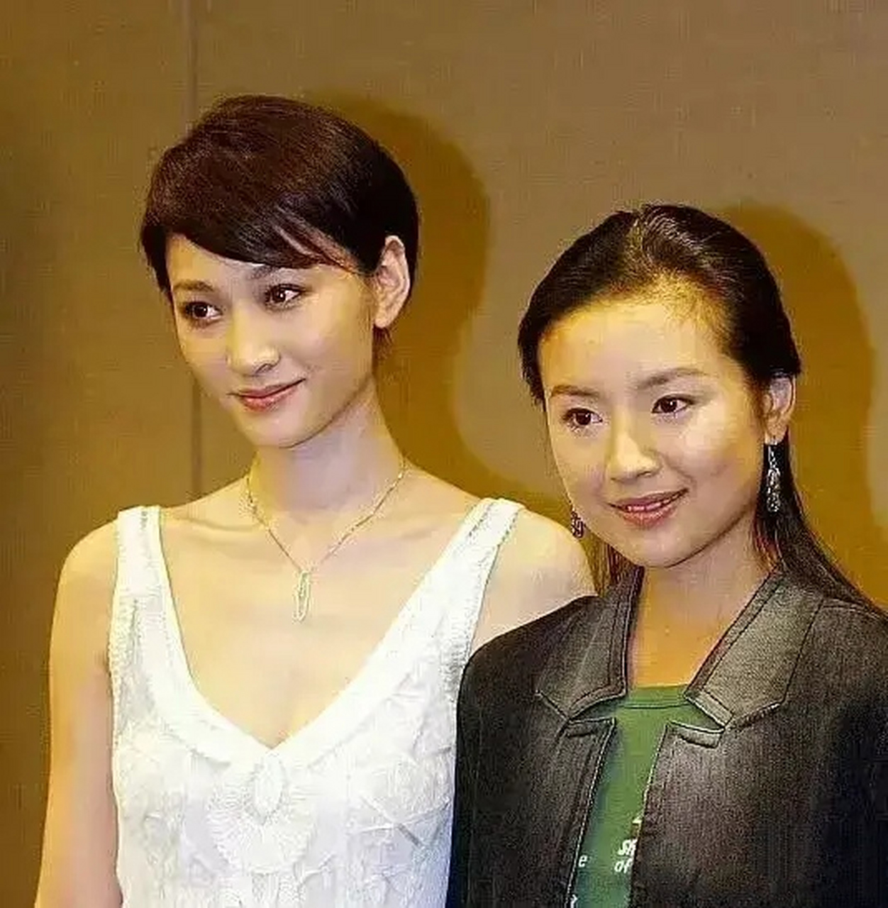盘点和李小冉合照的女明星!