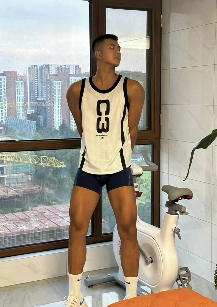 居家健身#体育生# #健身# #肌肉型男