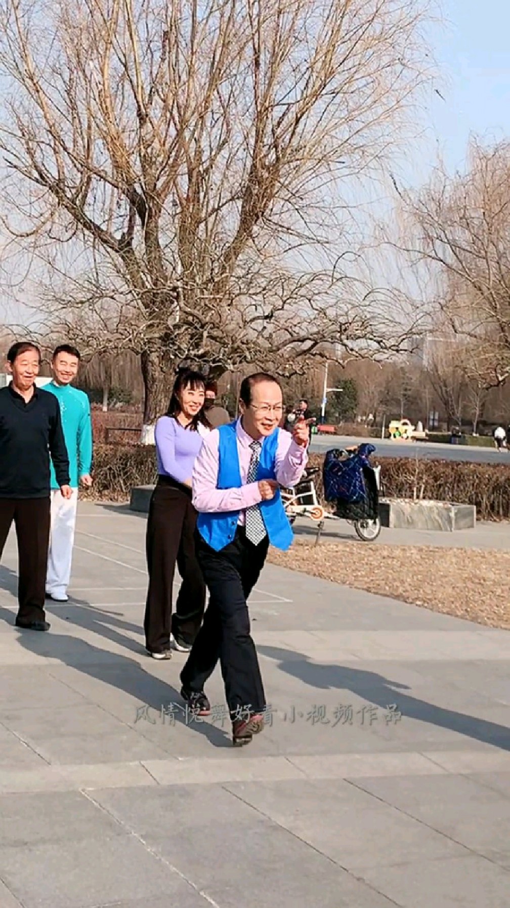 唐山网红大聚会大叔和滨芳兄妹一起扛枪放羊