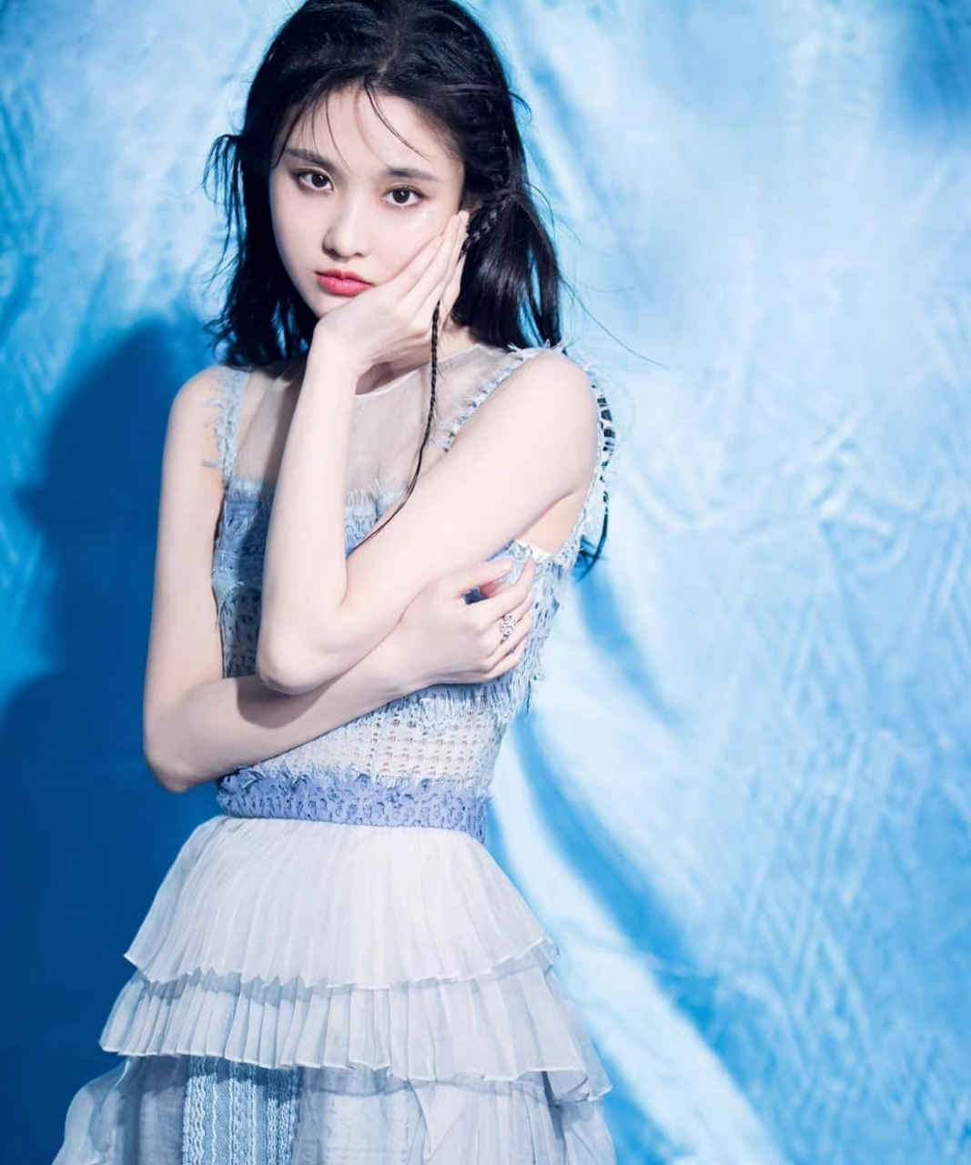 张慧雯# 身穿蓝色长裙,温婉柔美,优雅灵气,性感迷人