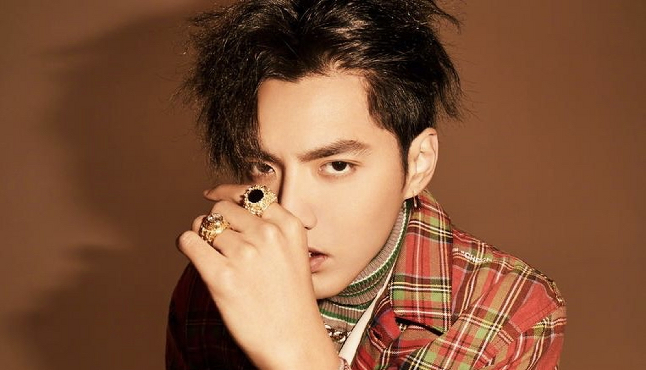 吴亦凡犯强奸聚众淫乱二审开庭之前加拿大人吴亦凡因为强j,聚众y乱,被