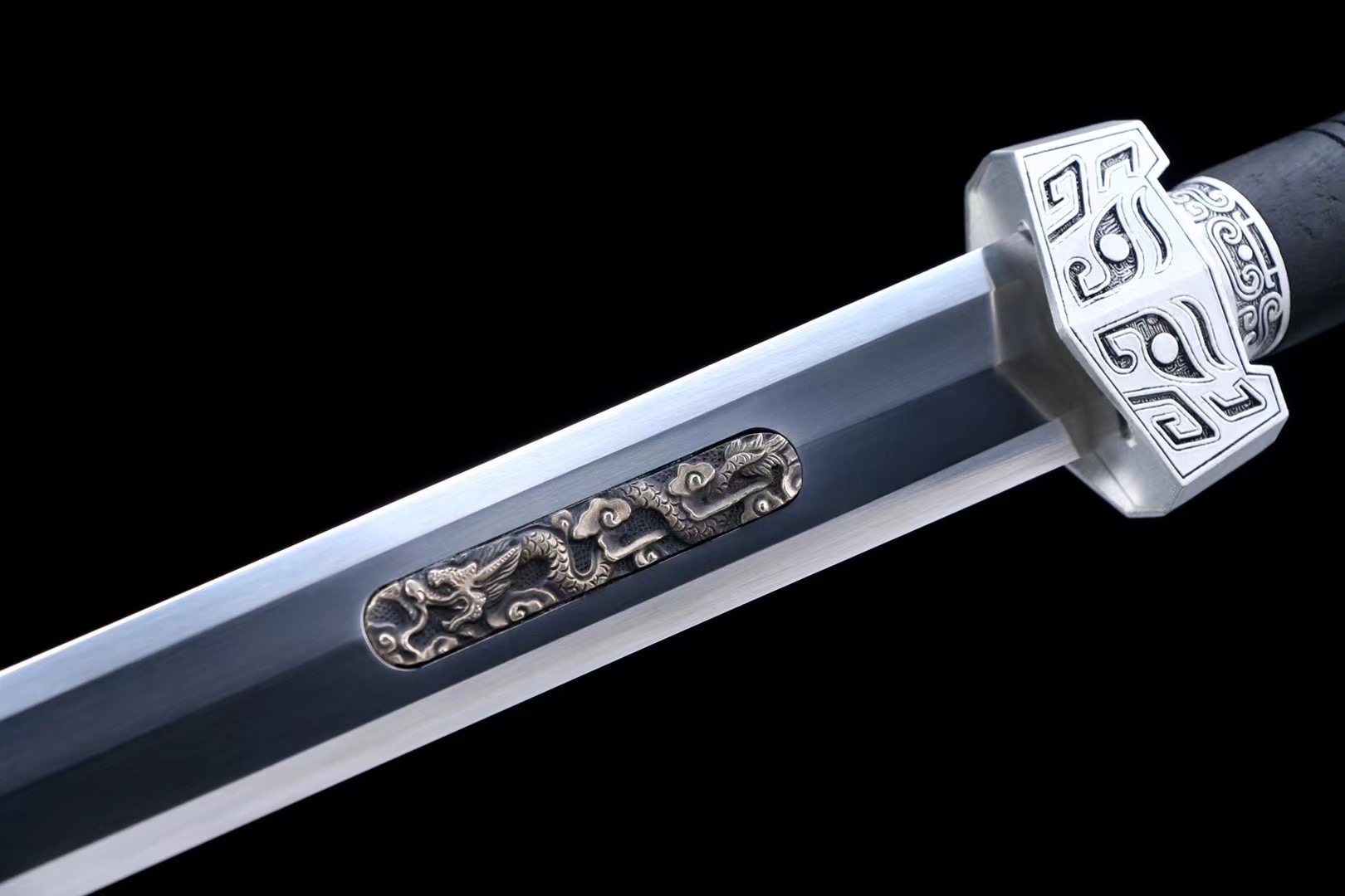 《黎龙》-浮龙八面汉剑