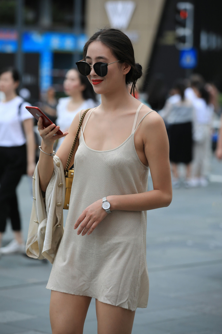 街拍吊带裙!