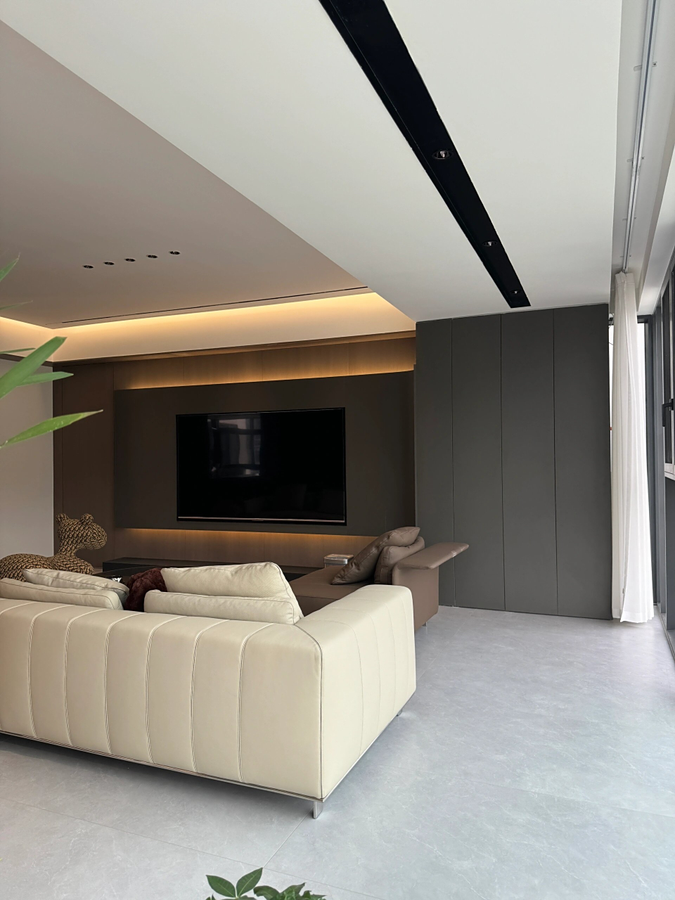 166平的意式极简风装修落地实景,效果惊艳到我了.